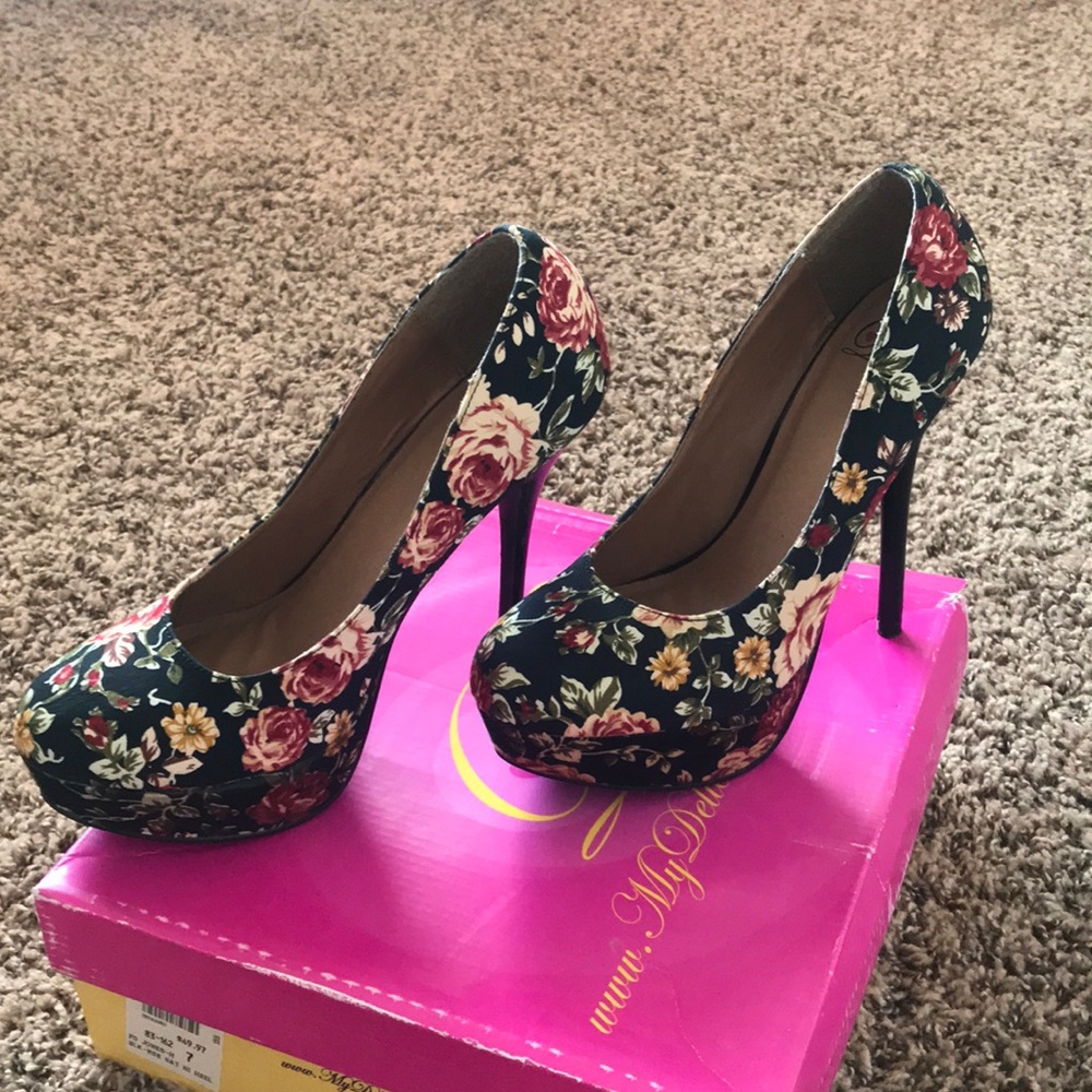 Heels - Picture 2 of 5